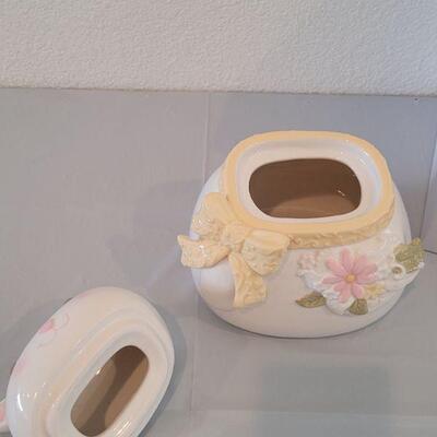 Lot 314: Grassland Roads Bunny Cookie Jar 