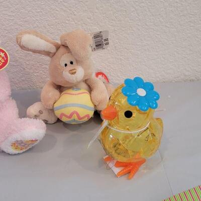 Lot 324: New Peeps Easter Bucket filled with Goodies