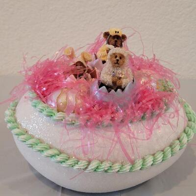 Lot 331: Boyd's Bears Easter Egg Bunnies and Music Box