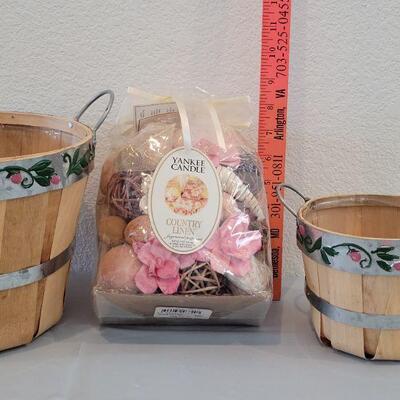 Lot 333: Spring Baskets and Yankee Candle Potpourri 