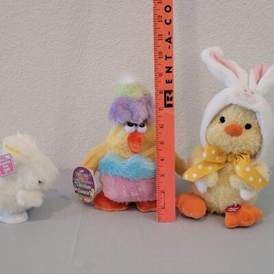 Lot 336: New Animated Chicken, Duck and Hopping Bunny