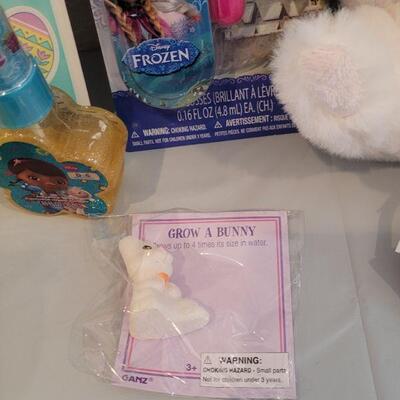Lot 342: New Felt Hallmark Easter Basket filled with Hallmark Goodies