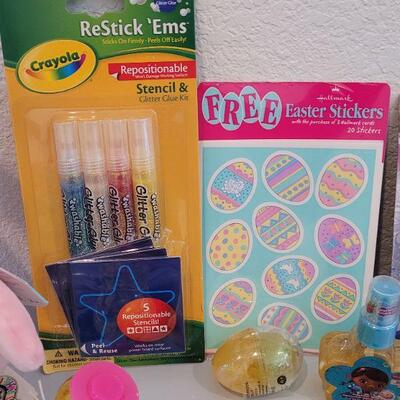 Lot 342: New Felt Hallmark Easter Basket filled with Hallmark Goodies