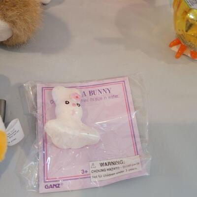 Lot 345: New Felt Easter Bucket Filled with Hallmark Goodies