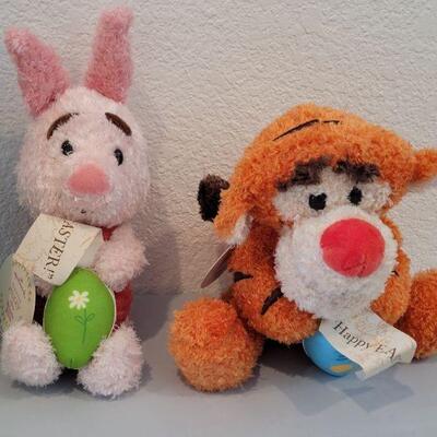 Lot 346: Winnie the Pooh Easter Bucket with Hallmark Easter Piglet and Tigger