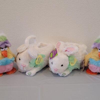 Lot 356: (2) Hallmark Bunnies and (2) Animated Chicks