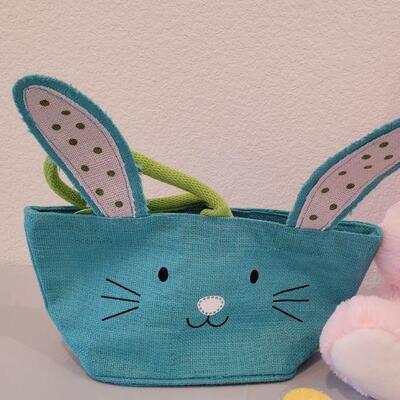 Lot 358: New Hallmark Purse Basket, Handsoap Lollipop,  Notepad & Pen and Bunny Plush 