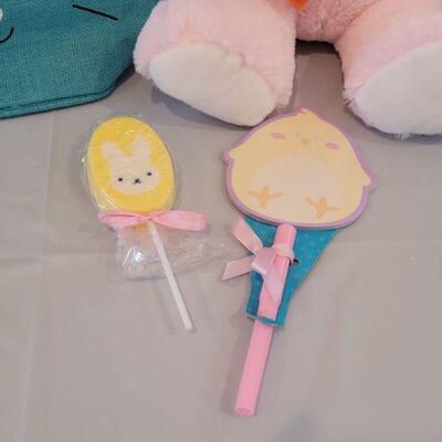 Lot 358: New Hallmark Purse Basket, Handsoap Lollipop,  Notepad & Pen and Bunny Plush 