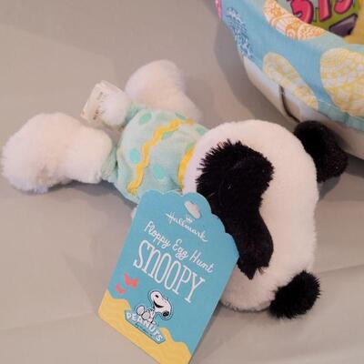 Lot 359: New Hallmark Easter Basket with Activities, Snoopy Bunny, Squishmallow Clip On, Bath Sponge, Zip a long Duck and Bunny