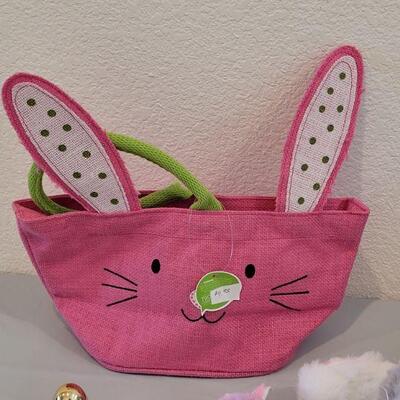 Lot 362: New Bunny Purse Bag, Handsoap Lollipop, Lip Balm and Ganz Bunny