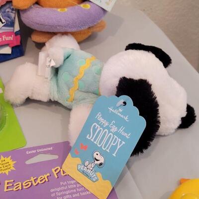 Lot 365: New Easter Basket filled with Goodies 