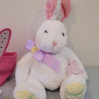 Lot 366: New Bunny Purse Easter Basket, Handsoap Lollipop, Lip Balm, Pen and Hallmark Bunny