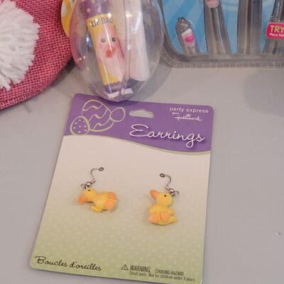 Lot 369: New Bunny Purse Easter Basket with Earrings, Pop On Nails, Lip Balm and Hallmark Bunny
