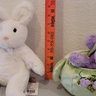 Lot 380: New Douglas Bunny and Plush Bunny in a Purse