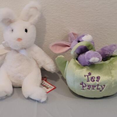 Lot 380: New Douglas Bunny and Plush Bunny in a Purse