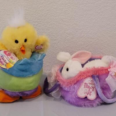 Lot 381: New Animated Chick and Plush Bunny in a Purse 