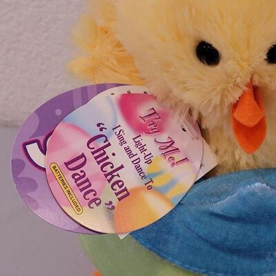 Lot 381: New Animated Chick and Plush Bunny in a Purse 