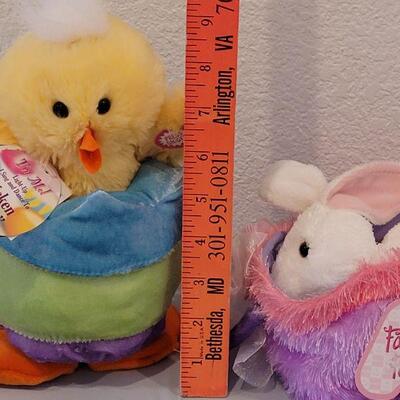 Lot 381: New Animated Chick and Plush Bunny in a Purse 
