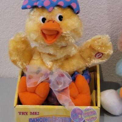 Lot 382: Animated Chick and Bear "Bunny"