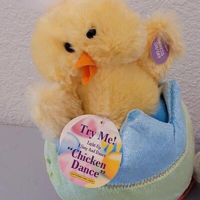 Lot 383: New Animated Chick and Plush Lamb in Purse 