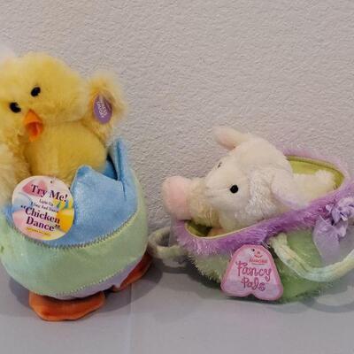 Lot 383: New Animated Chick and Plush Lamb in Purse 