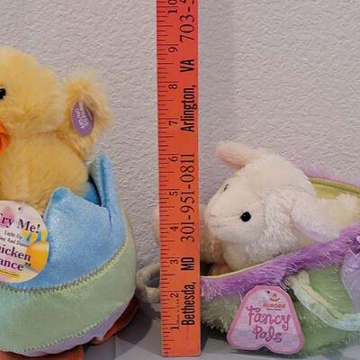 Lot 383: New Animated Chick and Plush Lamb in Purse 