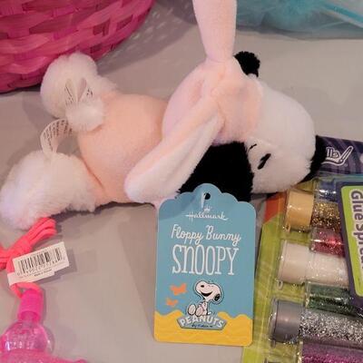 Lot 386: New Easter Basket with Dress Up Butterfly Wings, HELLO KITTY Slap Bracelet & Ty Beanie Baby Glitter Craft, Pop On Nails,...
