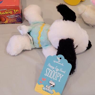 Lot 389: New Easter Basket filled with Goodies 
