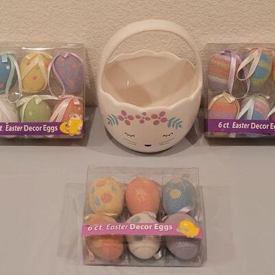 Lot 395: New Hallmark Decorative Ceramic Basket and Decorative Eggs