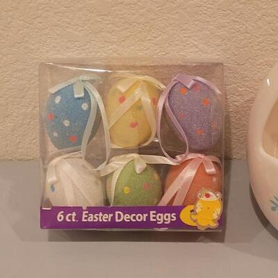 Lot 395: New Hallmark Decorative Ceramic Basket and Decorative Eggs