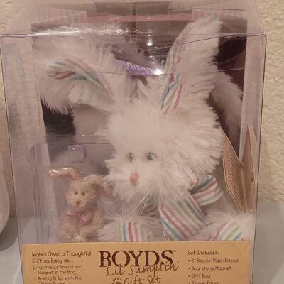 Lot 397: New Boyd's Bears Bunny Gift, Hallmark Handsoap and Metal Easter Bucket 