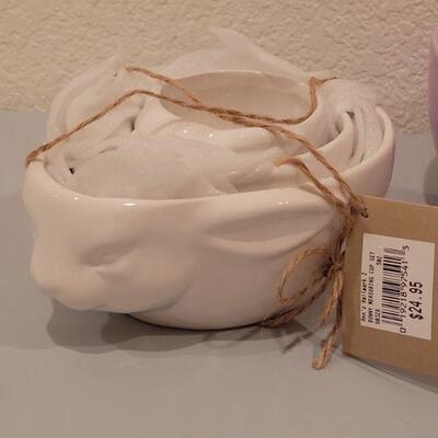 Lot 399: New  Bunny Measuring Cups, Bunny Bowl and Latte Cup