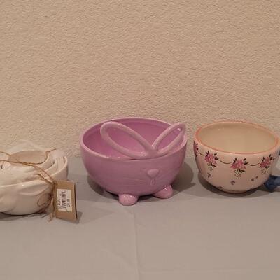 Lot 399: New  Bunny Measuring Cups, Bunny Bowl and Latte Cup