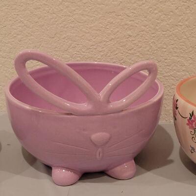 Lot 399: New  Bunny Measuring Cups, Bunny Bowl and Latte Cup