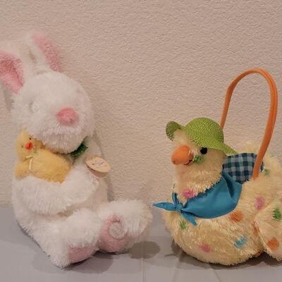 Lot 406: New Animated Hallmark Bunny and Hen Easter Basket 