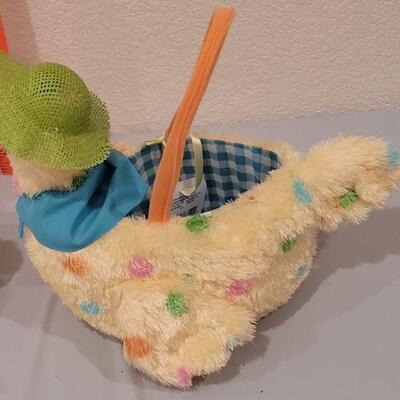 Lot 406: New Animated Hallmark Bunny and Hen Easter Basket 