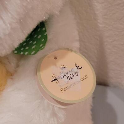 Lot 406: New Animated Hallmark Bunny and Hen Easter Basket 