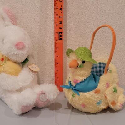 Lot 406: New Animated Hallmark Bunny and Hen Easter Basket 