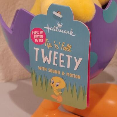 Lot 415: New Hallmark Animated Tweety Bird and Animated Hallmark Bunny
