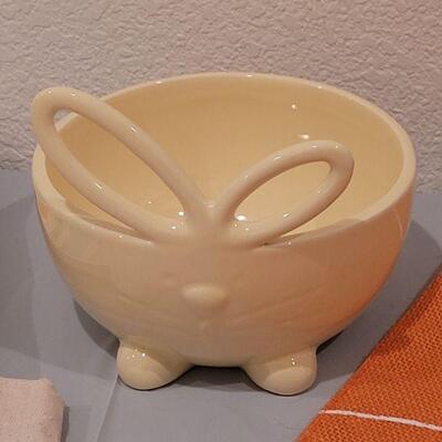 Lot 417: New Hallmark Carrot Table Runner, Pastel Yellow Bunny Bowl and Bunny Gift Bag 