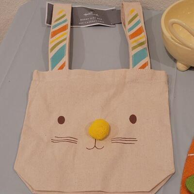 Lot 417: New Hallmark Carrot Table Runner, Pastel Yellow Bunny Bowl and Bunny Gift Bag 