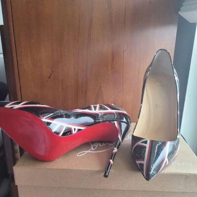 New size 38.5 Louboutins