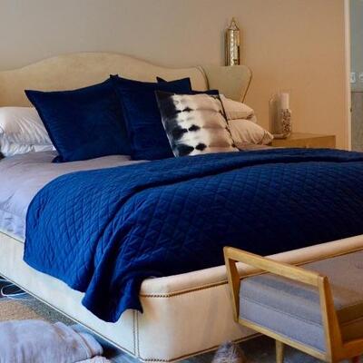 Hickory White Upholstered King Bed Frame