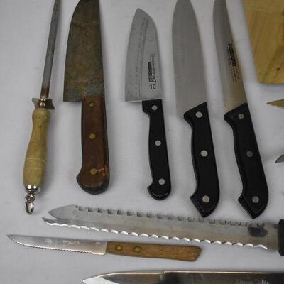 37 Various Kitchen Knives + 1 Sharpener