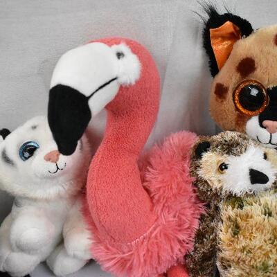 8 Stuffed Animal Toys & 1 Racoon Hat