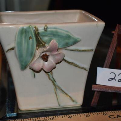 McCoy Blossom Time Planter 
