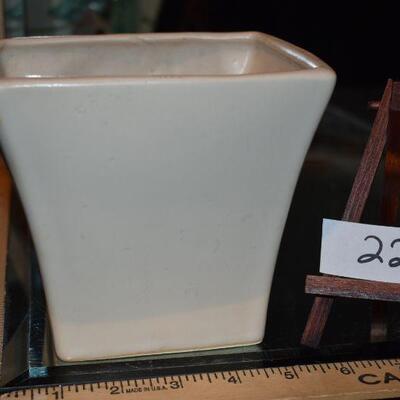 McCoy Blossom Time Planter 
