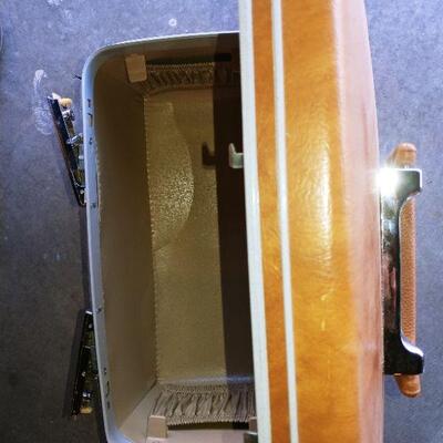 Vintage Train Cases 6 pc