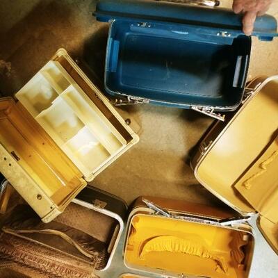 Vintage Train Cases 6 pc