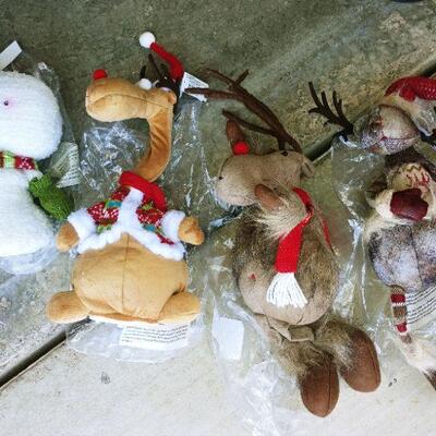 New in Pkgs - Christmas Critters - 14 pieces